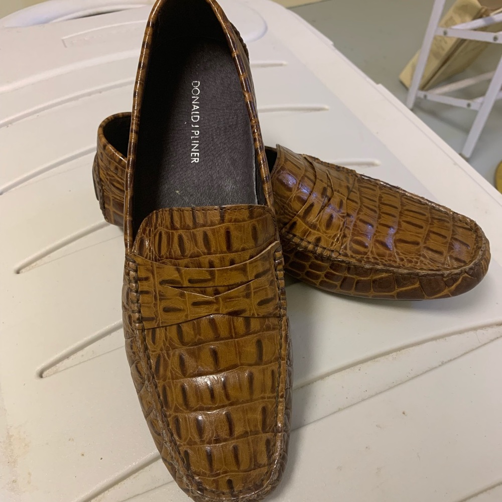 Donald J Pliner croc print casual shoes